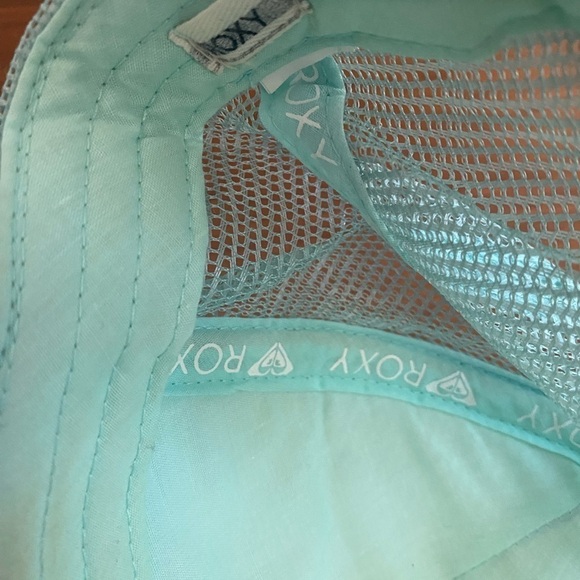 Paradise Island Trucker Style Hat - Picture 4 of 5